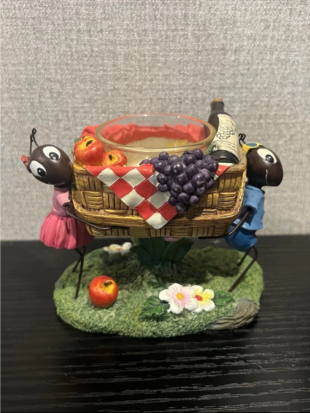 Yankee candle holder ants carrying basket